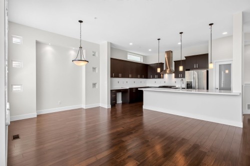 10441 Mceachern Street, Maple Ridge, BC - Indoor Photo Showing Kitchen With Upgraded Kitchen
