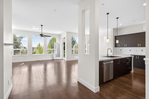 10441 Mceachern Street, Maple Ridge, BC - Indoor Photo Showing Kitchen