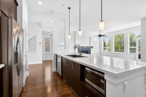 10441 Mceachern Street, Maple Ridge, BC - Indoor Photo Showing Kitchen With Upgraded Kitchen