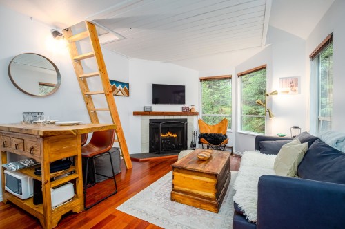 4-2247 Sapporo Drive  Whistler, BC V8E 0B5