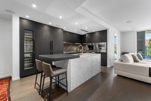 303-1601 Quebec Street , Vancouver, BC V6A 0J9 2
