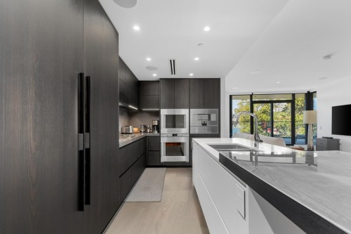 303-1601 Quebec Street , Vancouver, BC V6A 0J9 4