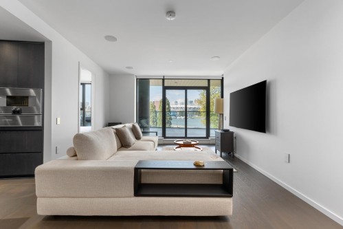 303-1601 Quebec Street , Vancouver, BC V6A 0J9 5