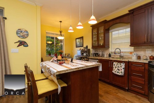 6351 Douglas Street, West Vancouver, BC 