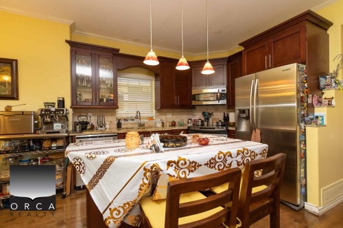 6351 Douglas Street, West Vancouver, BC 