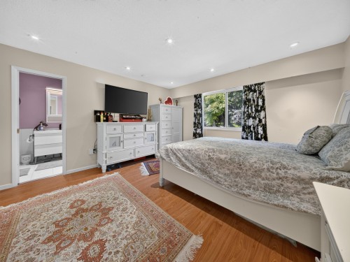 2322 Kirkstone Road, North Vancouver, BC - Indoor Photo Showing Bedroom