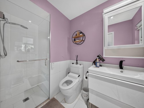 2322 Kirkstone Road, North Vancouver, BC - Indoor Photo Showing Bathroom