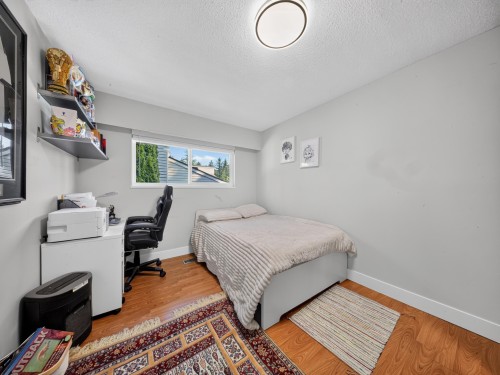 2322 Kirkstone Road, North Vancouver, BC - Indoor Photo Showing Bedroom