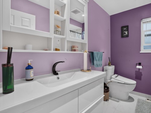 2322 Kirkstone Road, North Vancouver, BC - Indoor Photo Showing Bathroom
