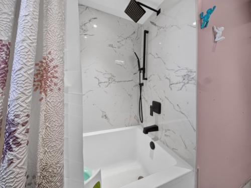 2322 Kirkstone Road, North Vancouver, BC - Indoor Photo Showing Bathroom