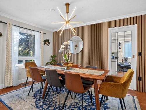 2322 Kirkstone Road, North Vancouver, BC - Indoor Photo Showing Dining Room