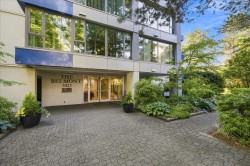 901-5425 Yew Street  Vancouver, BC V6M 3X7