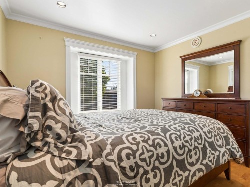 255 Carleton Avenue, Burnaby, BC 