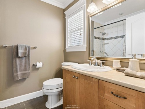 255 Carleton Avenue, Burnaby, BC 