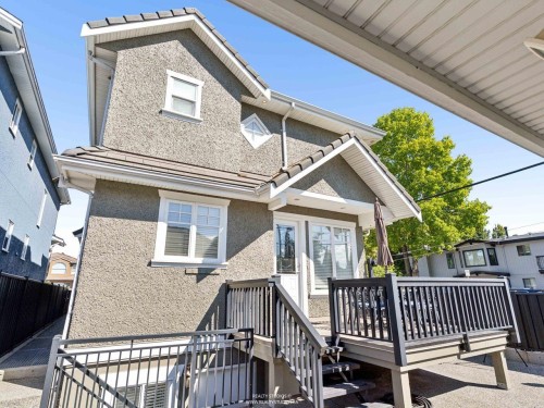 255 Carleton Avenue, Burnaby, BC 