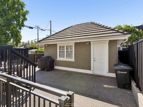 255 Carleton Avenue, Burnaby, BC 