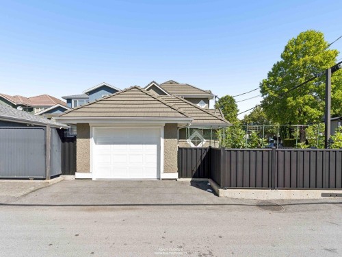 255 Carleton Avenue, Burnaby, BC 