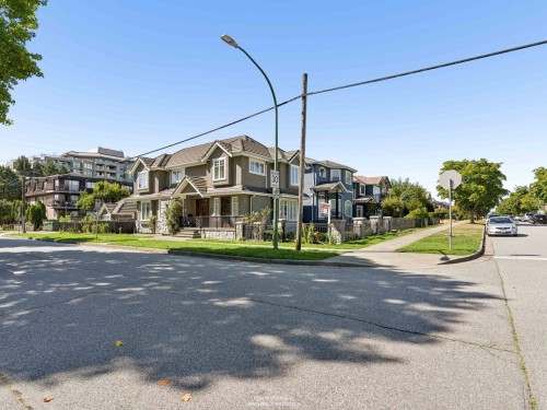 255 Carleton Avenue, Burnaby, BC 