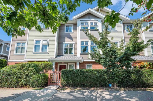 12-1135 Ewen Avenue  New Westminster, BC V3M 5E3