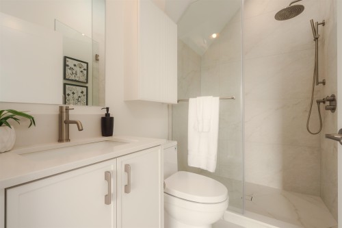 1-812 26Th Avenue E, Vancouver, BC 