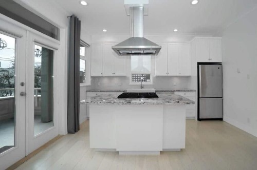 2376 Marine Drive, West Vancouver, BC 