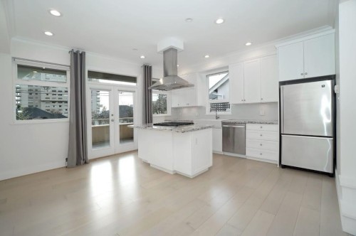 2376 Marine Drive, West Vancouver, BC 