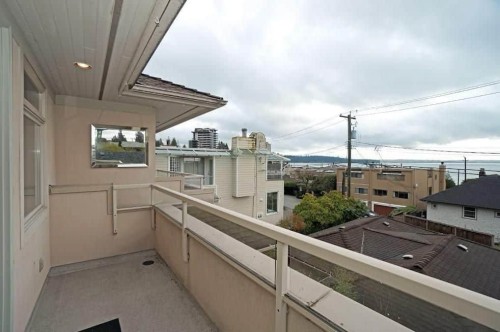 2376 Marine Drive, West Vancouver, BC 