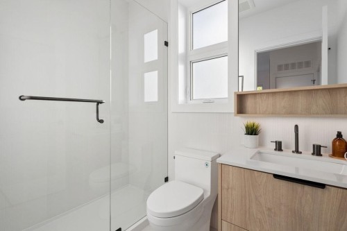 2754 Graveley Street, Vancouver, BC 