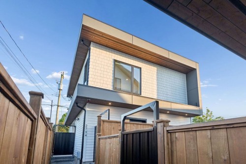 2754 Graveley Street, Vancouver, BC 