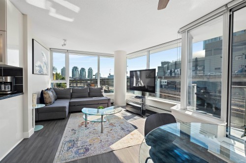 305-689 Abbott Street  Vancouver, BC V6B 0J2