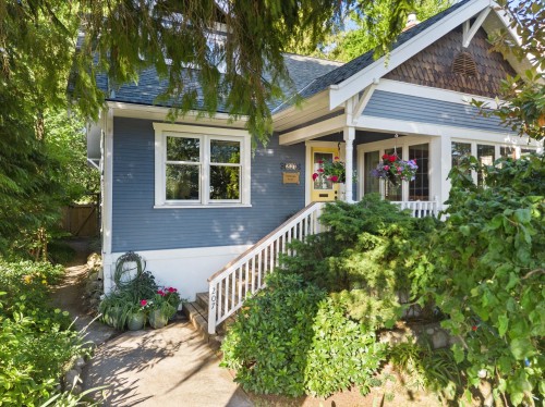 207 Eighth Street  New Westminster, BC V3M 3P8