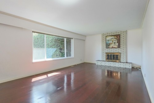 1352 16Th Street E, North Vancouver, BC 