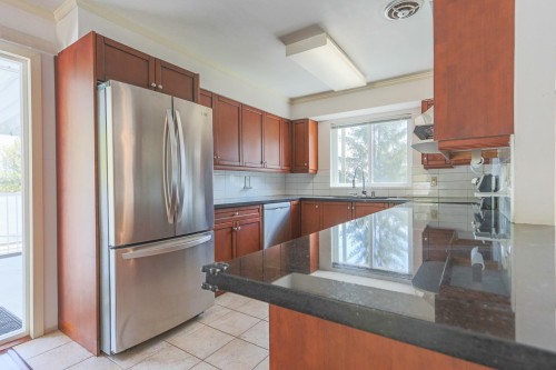 1352 16Th Street E, North Vancouver, BC 
