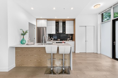 6739 Cambie Street, Vancouver, BC 