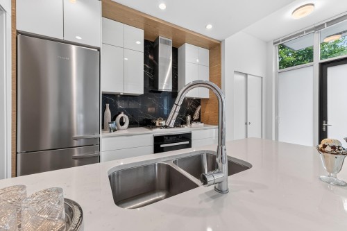 6739 Cambie Street, Vancouver, BC 