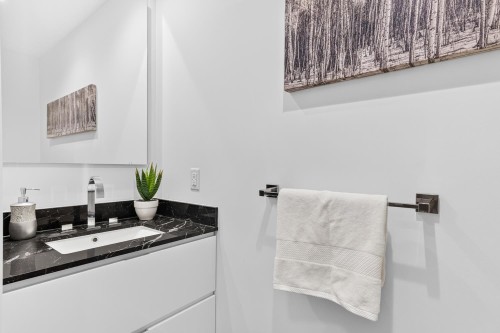 6739 Cambie Street, Vancouver, BC 