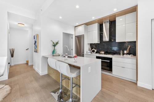 6739 Cambie Street, Vancouver, BC 