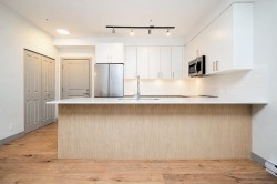 210-6968 Royal Oak Avenue Burnaby, BC V5J 4J2