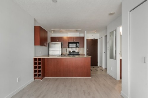 2606-610 Granville Street , Vancouver, BC V6C 3T3 4