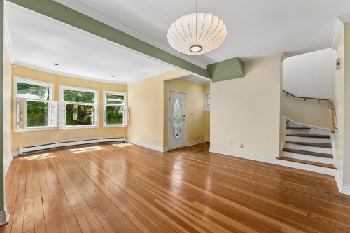 408 2Nd Street E, North Vancouver, BC 