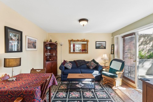 408 2Nd Street E, North Vancouver, BC 