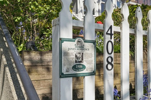 408 2Nd Street E, North Vancouver, BC 