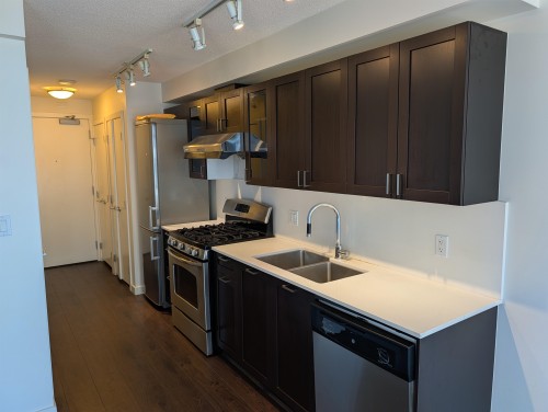 304-4818 Eldorado Mews , Vancouver, BC V5R 0B3 2