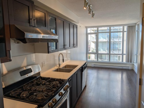 304-4818 Eldorado Mews , Vancouver, BC V5R 0B3 3