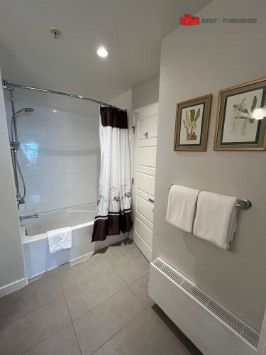 211-215 1st Street W, Vancouver, BC V5Y 1A6 4
