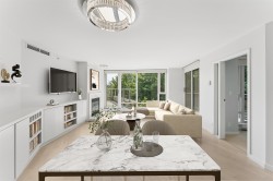 305-8 Smithe Mews  Vancouver, BC V6B 0A5