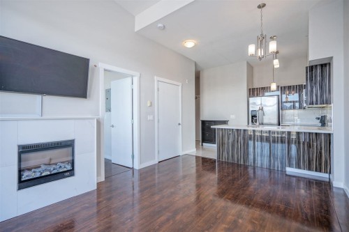 PH 606-22318 Lougheed Highway , Maple Ridge, BC V2X 2T4 2