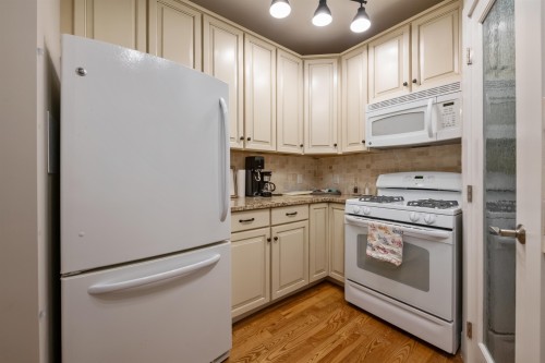 6240 St. Georges Avenue, West Vancouver, BC 