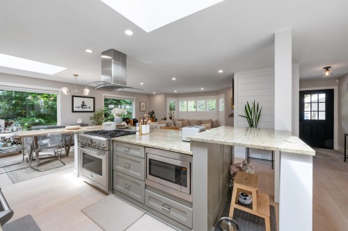 6240 St. Georges Avenue, West Vancouver, BC 