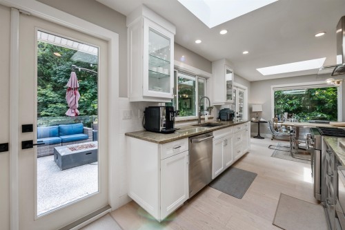 6240 St. Georges Avenue, West Vancouver, BC 